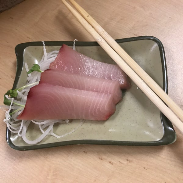 Foto tirada no(a) Sushi Umi por Wilfred W. em 12/7/2016