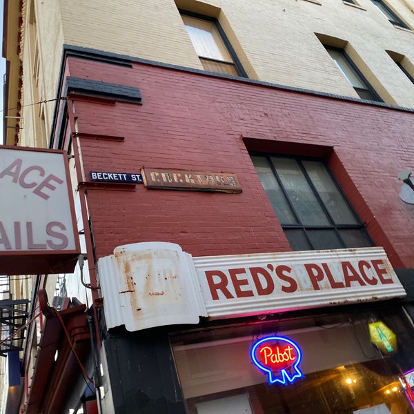 Foto tirada no(a) Red&#39;s Place por Wilfred W. em 3/13/2021