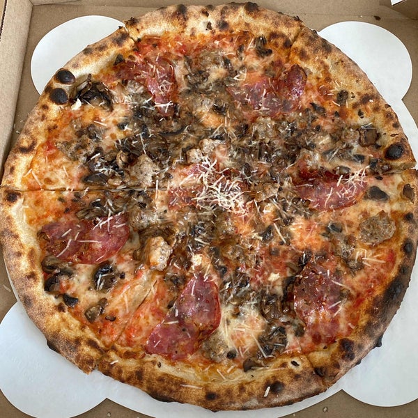 Pizza 🍕, ambiance, service 👌