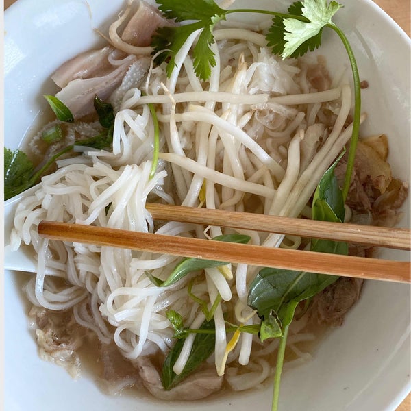 Foto diambil di Ben Tre Vietnamese Homestyle Cuisine oleh Wilfred W. pada 3/7/2021