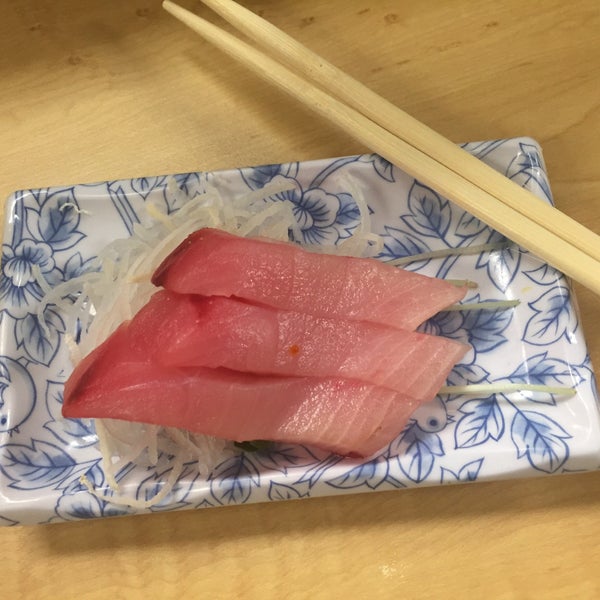 Снимок сделан в Sushi Umi пользователем Wilfred W. 1/14/2016