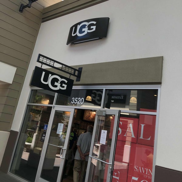ugg store fashion valley