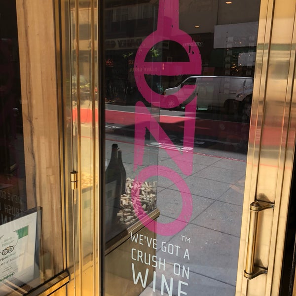 5/2/2018 tarihinde Wilfred W.ziyaretçi tarafından ENO Wine Bar'de çekilen fotoğraf