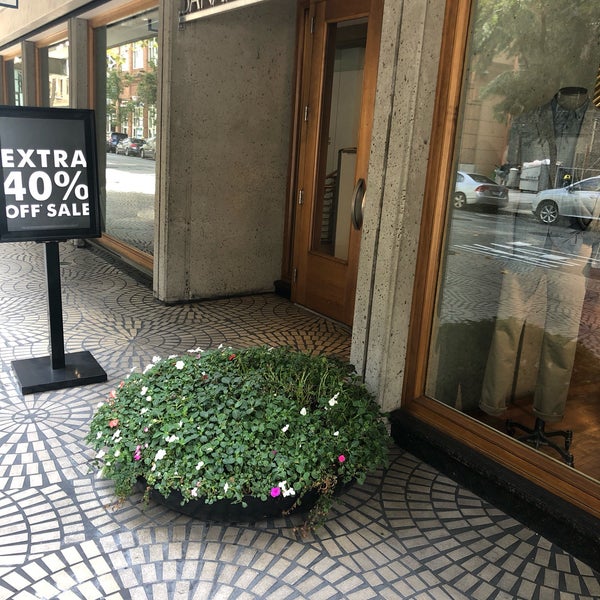 Banana Republic Financial District 2 Embarcadero Ctr