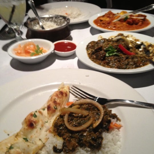 10/6/2012 tarihinde Strawberri R.ziyaretçi tarafından Bombay Exotic Cuisine of India'de çekilen fotoğraf