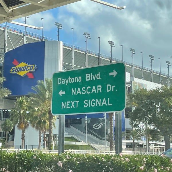 รูปภาพถ่ายที่ Daytona International Speedway โดย Thomas S. เมื่อ 5/9/2022