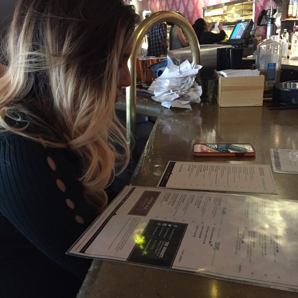 Foto tomada en The Hornet Restaurant  por Shannon el 2/19/2017