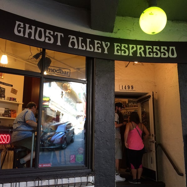 8/23/2015 tarihinde René G.ziyaretçi tarafından Ghost Alley Espresso'de çekilen fotoğraf