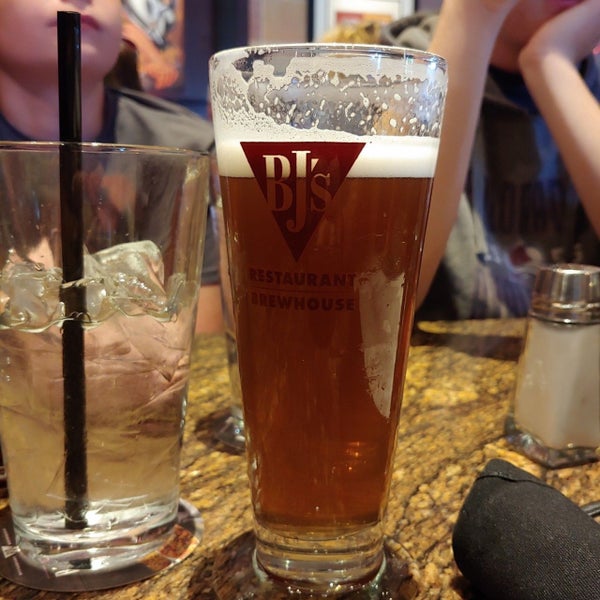 Photo taken at BJ&#39;s Restaurant &amp; Brewhouse by Sheppy on 6/28/2019