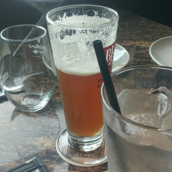 Photo taken at BJ&#39;s Restaurant &amp; Brewhouse by Sheppy on 5/12/2018