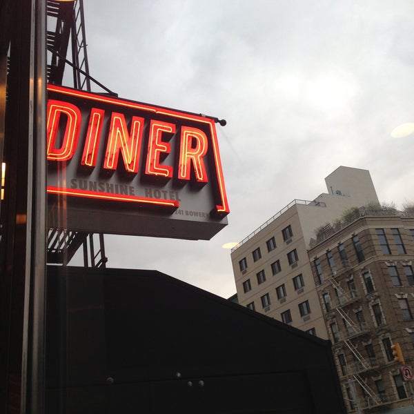 Foto tomada en The Bowery Diner  por Keith M. el 4/23/2013