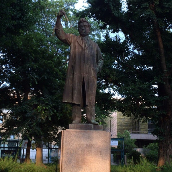Photos At 野口英世銅像 Outdoor Sculpture