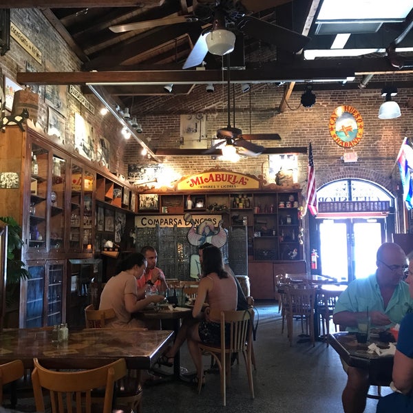 Foto diambil di El Meson de Pepe Restaurant &amp; Bar oleh Joey B. pada 6/7/2018