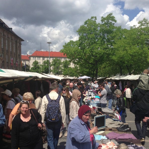 Flohmarkt am Rathaus Schöneberg - Schöneberg - 426 ziyaretçidan 7 tavsiye