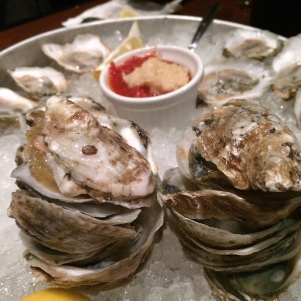 Снимок сделан в Molly Cool&#39;s Seafood Tavern пользователем Becky M. 3/8/2014