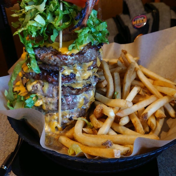 Tailgaters Sports Bar & Grille Bar