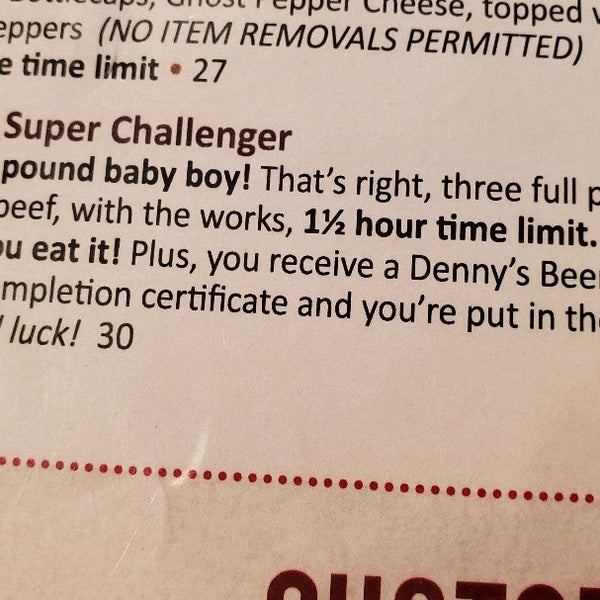 Photo prise au Denny&#39;s Beer Barrel Pub par Josh K. le8/10/2020