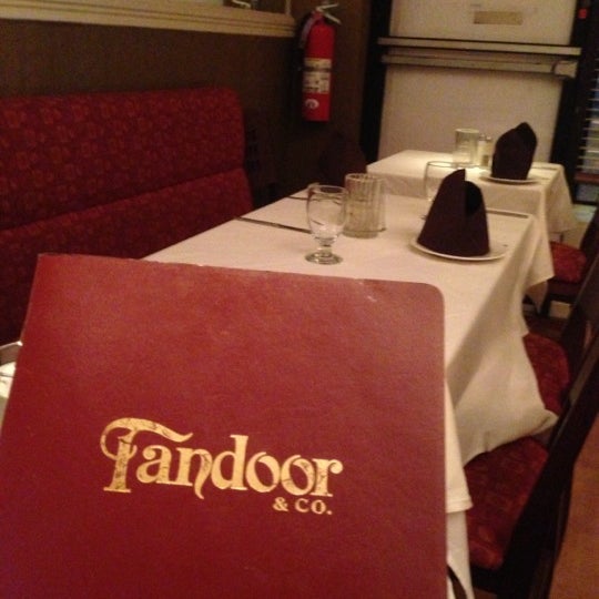 Foto tomada en Tandoor Restaurant  por Shawn E. el 10/18/2012