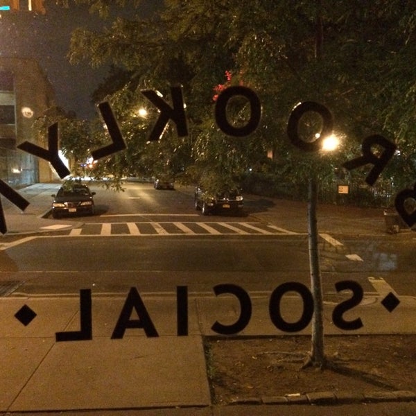 Foto diambil di Brooklyn Social oleh Pablo D. pada 7/20/2014
