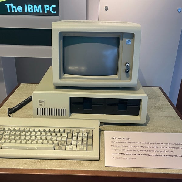 รูปภาพถ่ายที่ Computer History Museum โดย Claudia C. เมื่อ 2/18/2024
