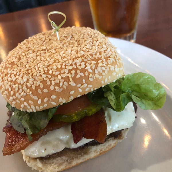 Photo taken at 5 Napkin Burger by Claudia C. on 4/30/2019