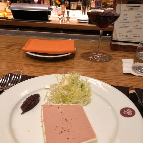 Photo taken at Épicerie Boulud by Claudia C. on 10/1/2018