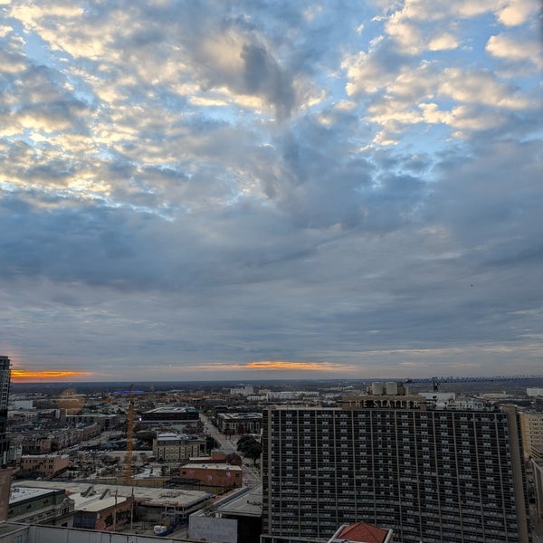 12/14/2023 tarihinde Zigziyaretçi tarafından Renaissance Saint Elm Dallas Downtown Hotel'de çekilen fotoğraf