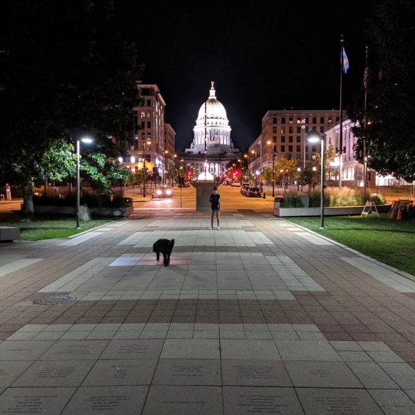 Das Foto wurde bei Monona Terrace Community and Convention Center von Zig am 8/11/2019 aufgenommen