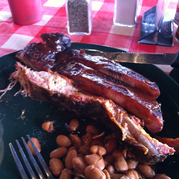 3/21/2013 tarihinde Chris K.ziyaretçi tarafından Smokeys BBQ'de çekilen fotoğraf