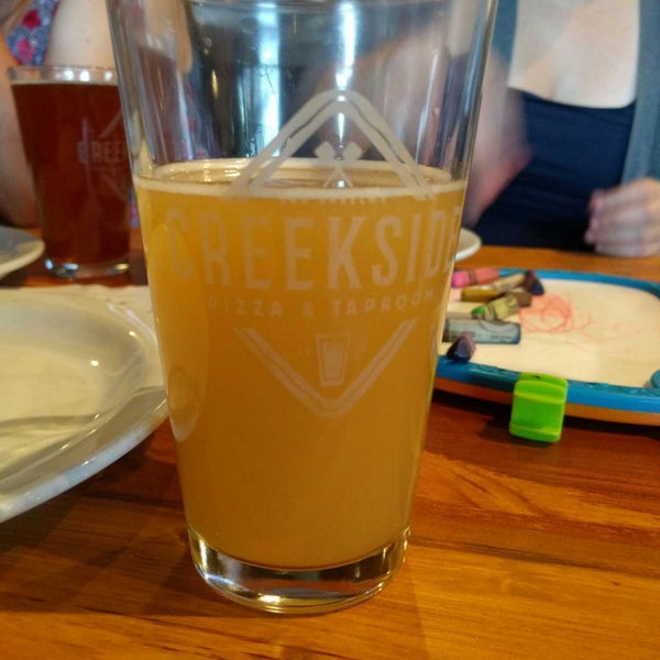 Photo taken at Creekside Pizza &amp; Taproom by Lee M. on 9/29/2017