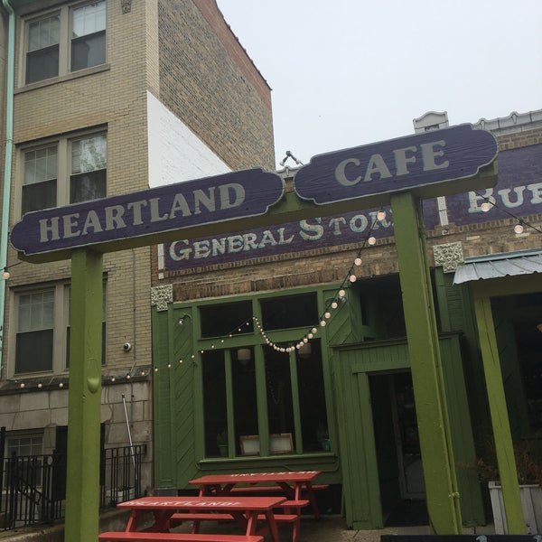 Foto tirada no(a) Heartland Café por Phoenix J. em 5/13/2018