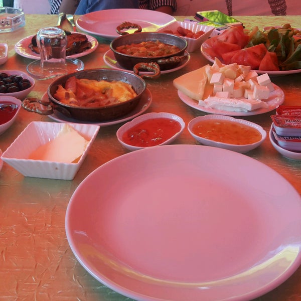 Photo taken at Paşa Restaurant&amp;Kır Düğünü by Ali R. on 8/28/2016