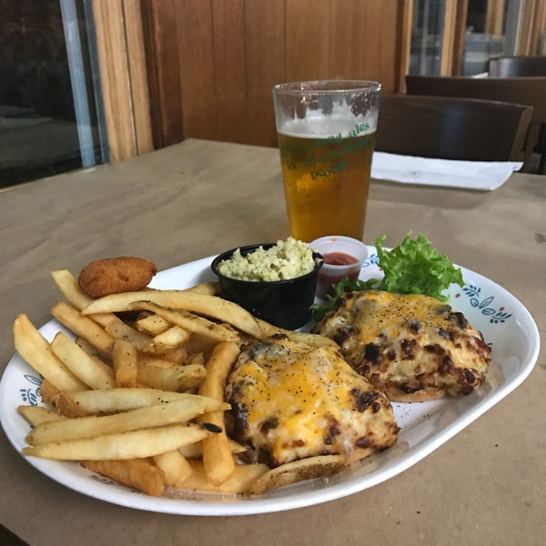 Sambo's Tavern Seafood Restaurant in Leipsic