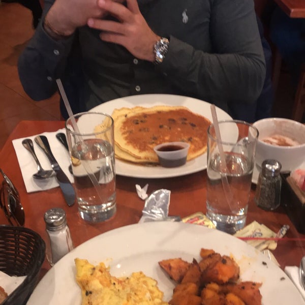 Spoons Restaurant in Borough Park