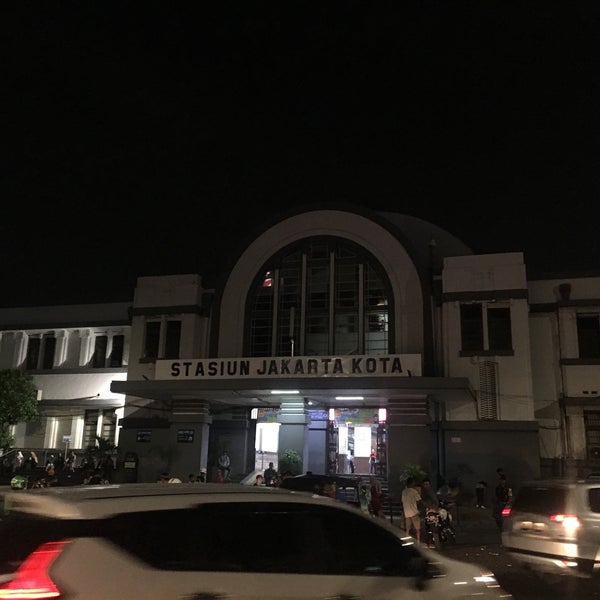 Photo taken at Stasiun Jakarta Kota by dhimas p. on 6/15/2018