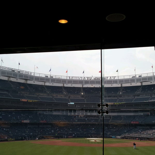 Mohegan Sun Sports Bar Sports Bar in Bronx