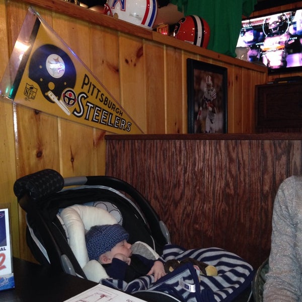 11/10/2013 tarihinde Sean H.ziyaretçi tarafından Mooney&#39;s Sports Bar &amp; Grill'de çekilen fotoğraf