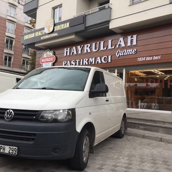 Foto diambil di Pastırmacı Hayrullah Gurme oleh Osman Nuri Ö. pada 10/29/2017