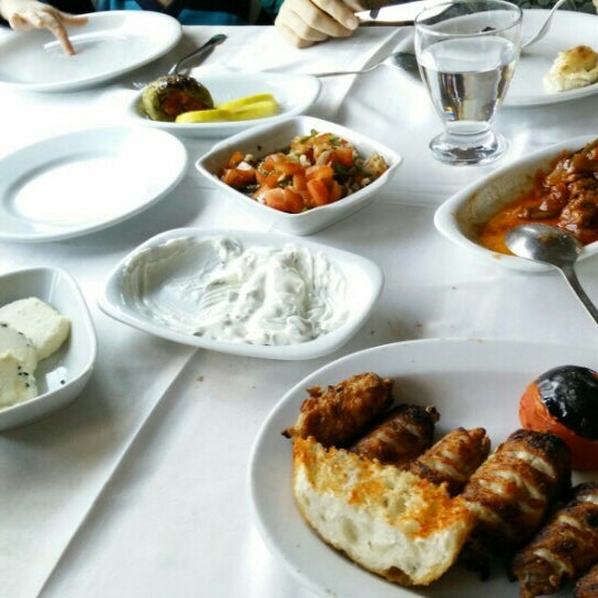 รูปภาพถ่ายที่ Kanatcı Aga Restoran โดย Serkan T. เมื่อ 4/10/2015
