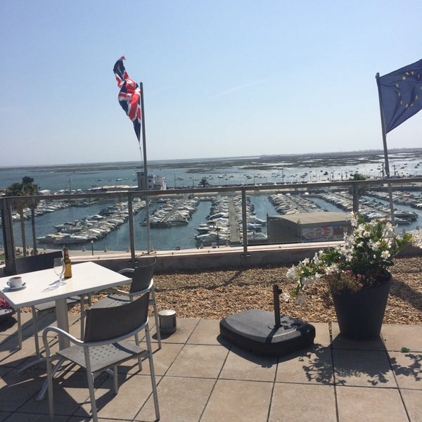 6/25/2014 tarihinde Rita F.ziyaretçi tarafından Hotel Faro'de çekilen fotoğraf