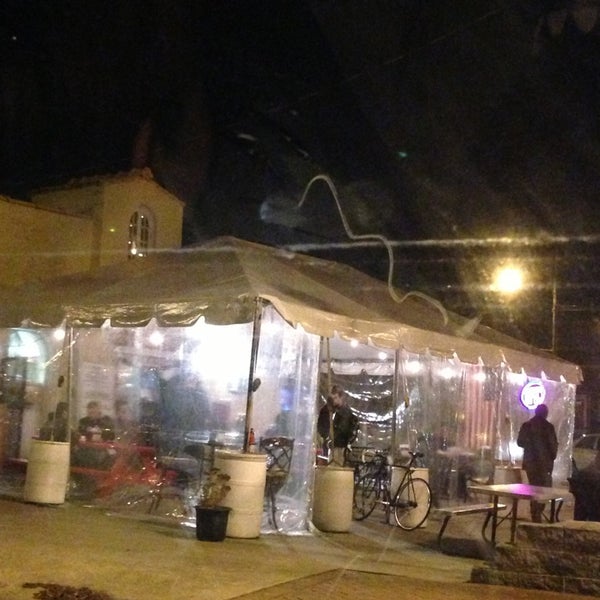 12/30/2012 tarihinde Meredith H.ziyaretçi tarafından Alamo BBQ'de çekilen fotoğraf