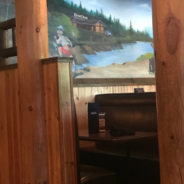 รูปภาพถ่ายที่ Grizzly&#39;s Wood-Fired Grill &amp; Steaks โดย Lisa L. เมื่อ 7/31/2019
