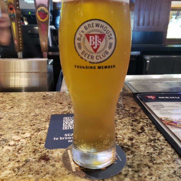 Photo taken at BJ&#39;s Restaurant &amp; Brewhouse by Scott A. on 3/28/2022