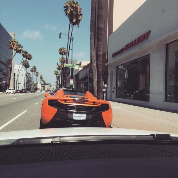 7/5/2015 tarihinde John B.ziyaretçi tarafından McLaren Auto Gallery Beverly Hills'de çekilen fotoğraf