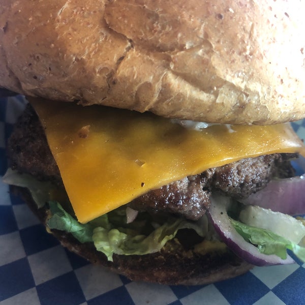 Foto tomada en Daddio&#39;s Burger  por Kimberlee K. Heinsohn H. el 7/6/2019