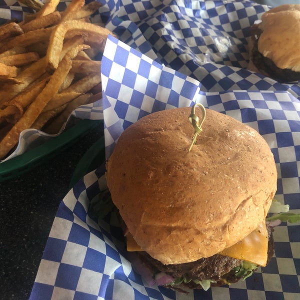 Foto tomada en Daddio&#39;s Burger  por Kimberlee K. Heinsohn H. el 7/6/2019