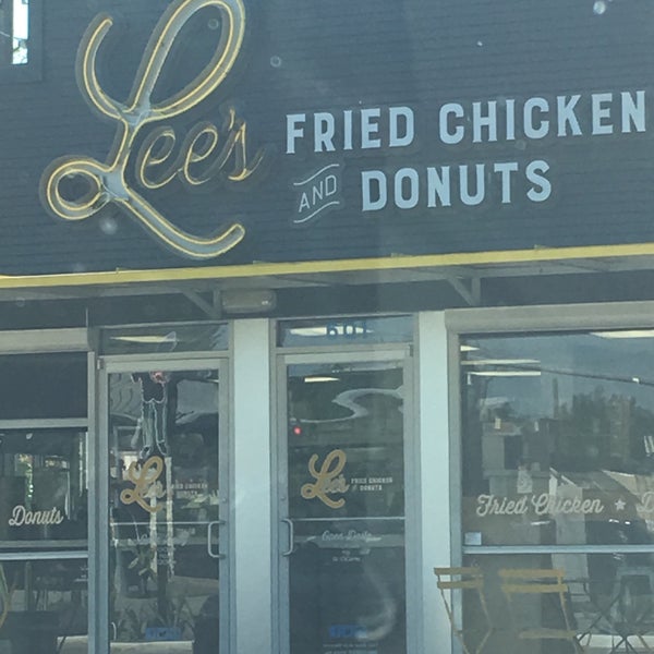 4/3/2016에 Kimberlee K. Heinsohn H.님이 Sam&#39;s Fried Chicken &amp; Donuts에서 찍은 사진