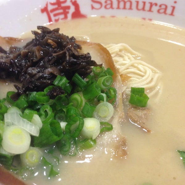 Снимок сделан в Samurai Noodle пользователем Kimberlee K. Heinsohn H. 3/10/2015