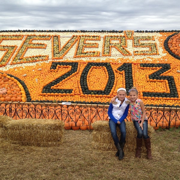 Foto tomada en Sever&#39;s Corn Maze &amp; Fall Festival  por Angela W. el 10/5/2013