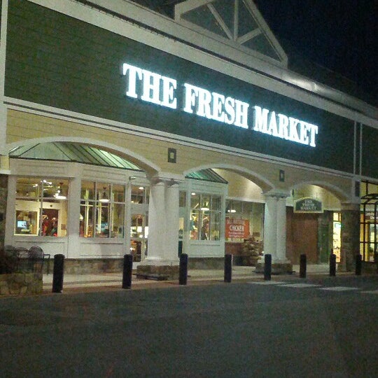 รูปภาพถ่ายที่ The Fresh Market โดย Kristina H. เมื่อ 1/4/2013